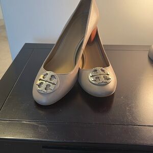 Tory Burch Women's Beige Flats